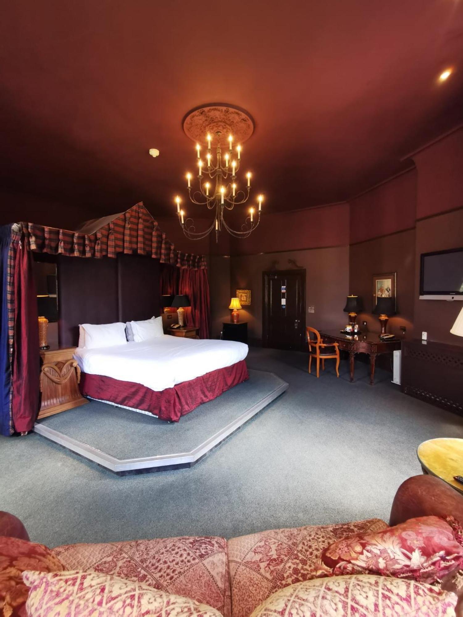 Ruthin Castle Hotel And Spa Екстериор снимка